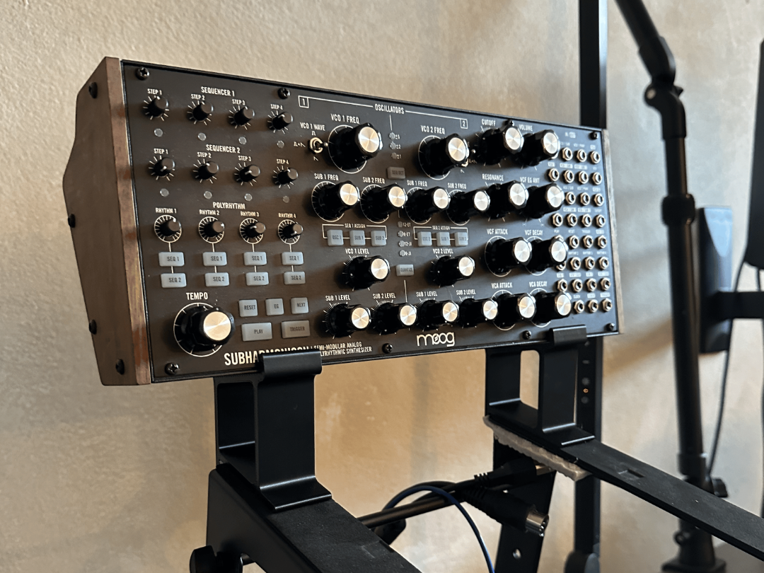 Moog synth stand adapter for DJ stand