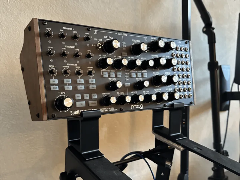 Moog synth stand adapter for DJ stand