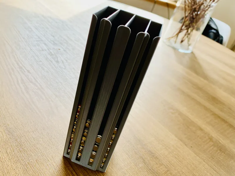 Practical AA and AAA battery dispenser