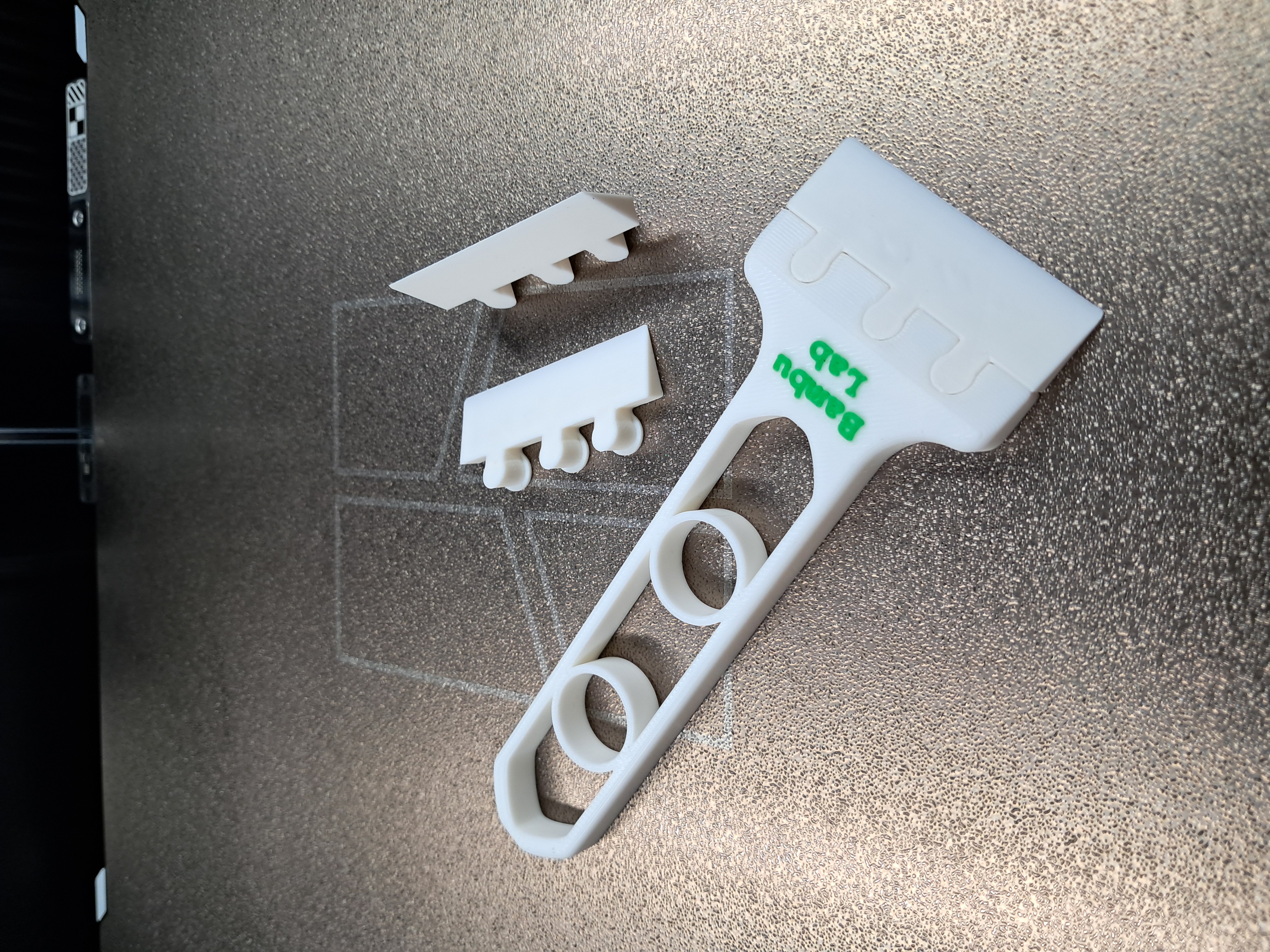 Miniatura 1 do modelo 3D Bed Scraper with Replaceable Blades Ultra-Durable 
