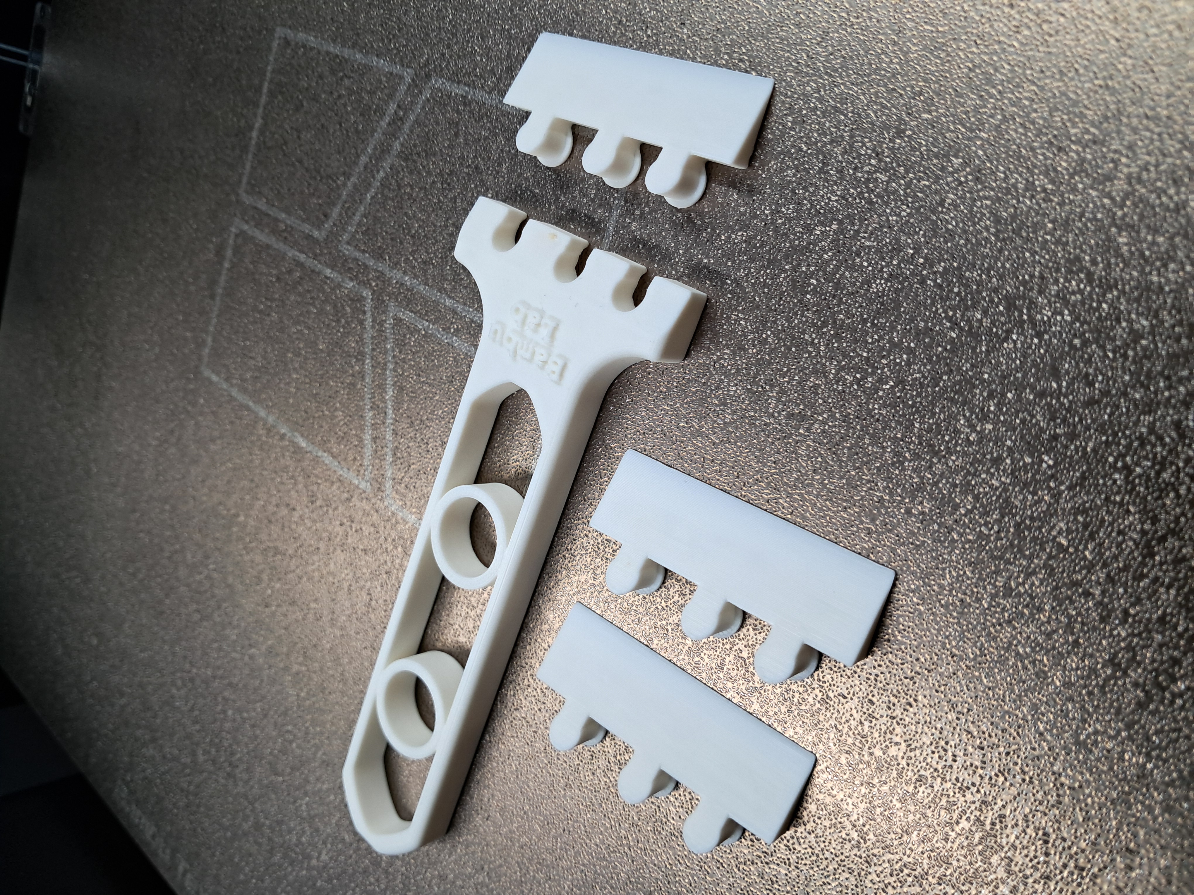 Miniatura 2 do modelo 3D Bed Scraper with Replaceable Blades Ultra-Durable 