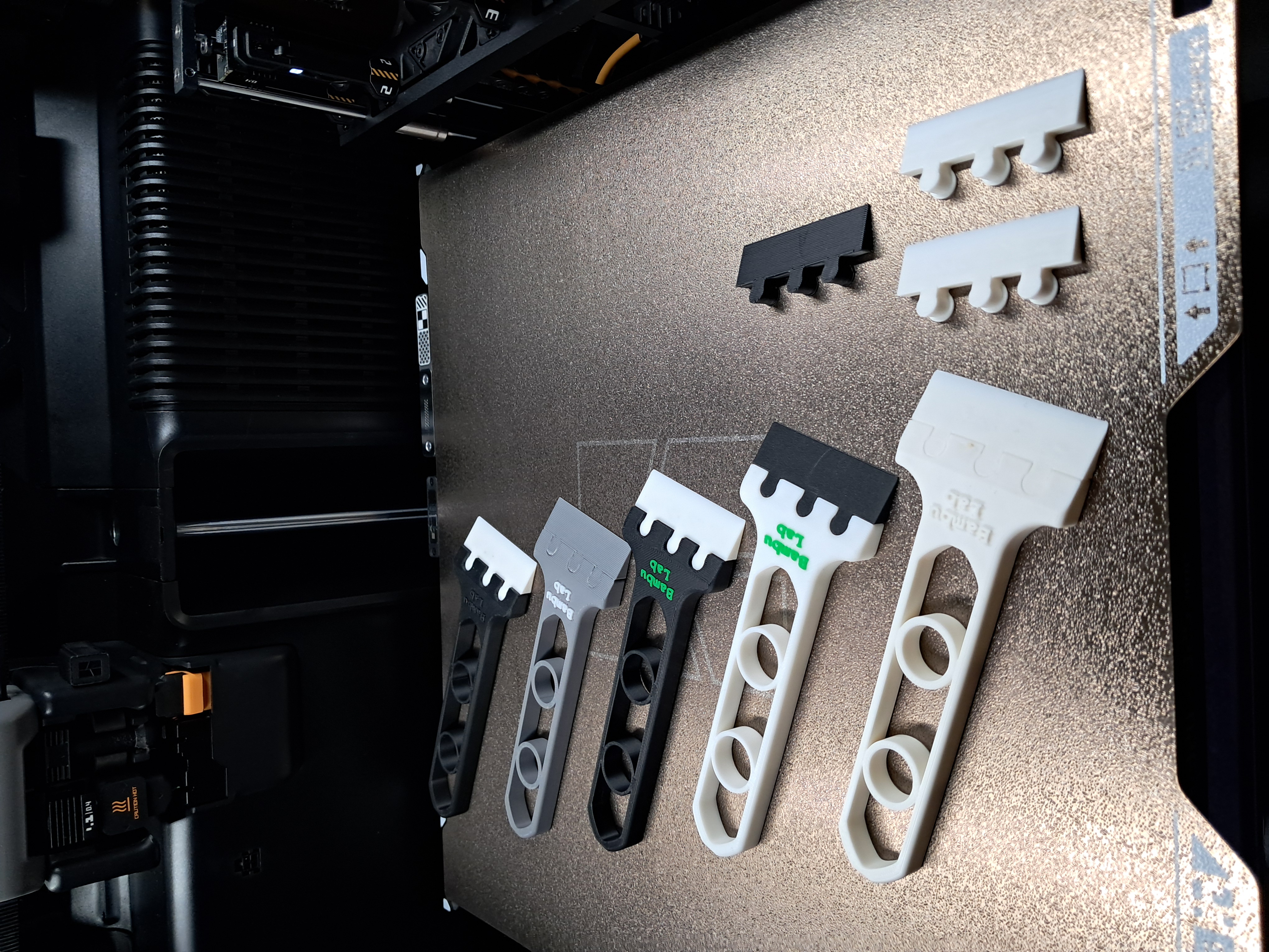 Miniatura 11 do modelo 3D Bed Scraper with Replaceable Blades Ultra-Durable 