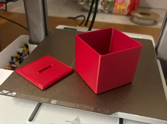 container with lid / moneybox