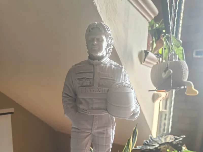 Gilles villeneuve statuetta