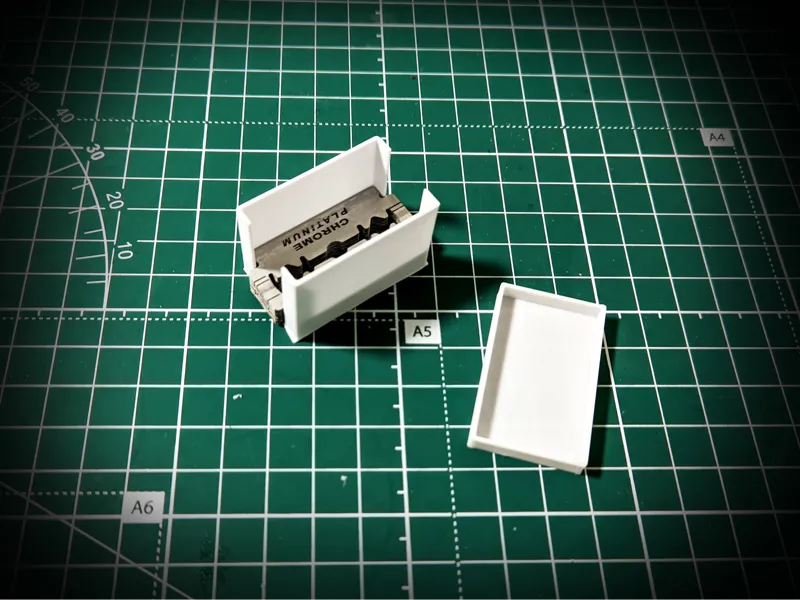 Blade stack holder
