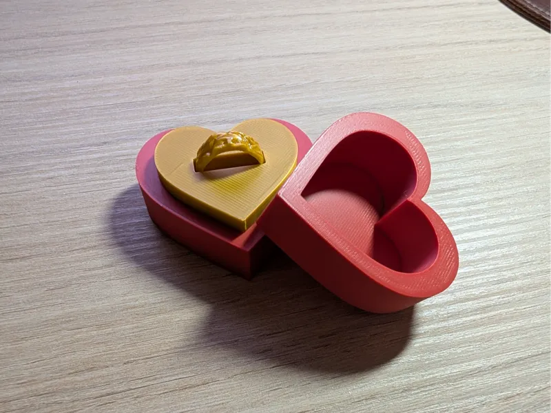 Scatola per anello a forma di cuore