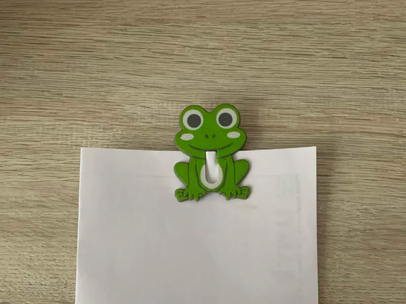Clip on paper, frog