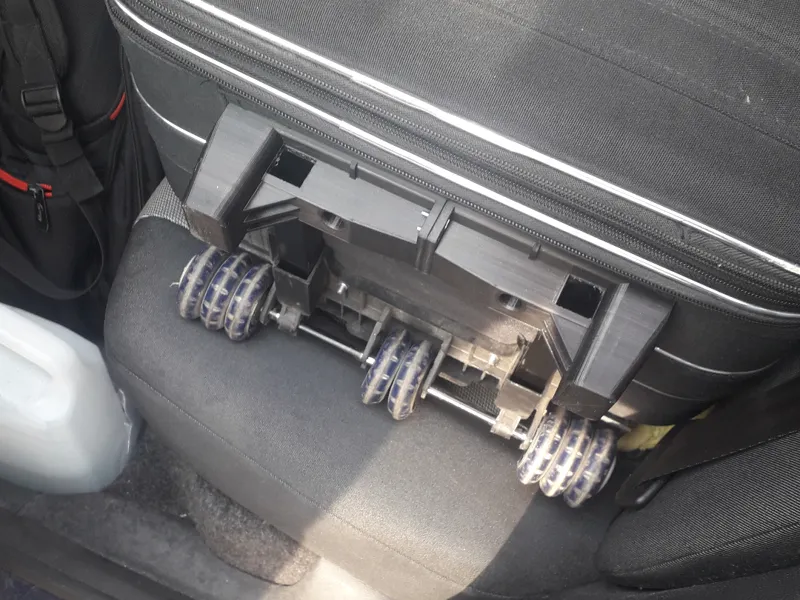 suitcase support
