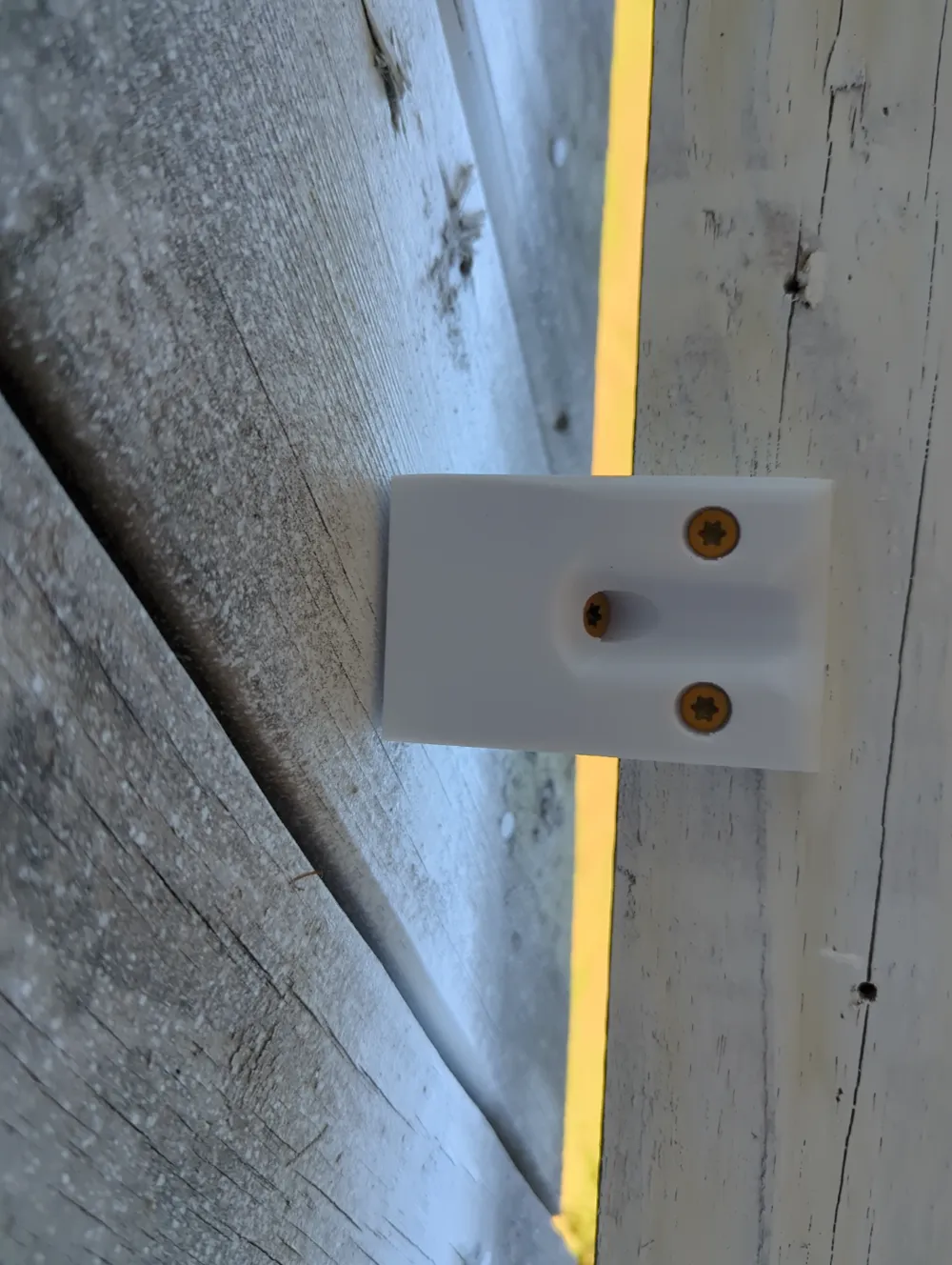 Bottom rail stabilizer for deck or porch rail. by siros.work MakerWorld