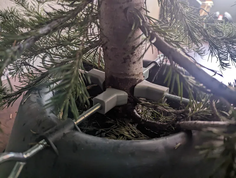 Live Christmas tree stand bolt extender