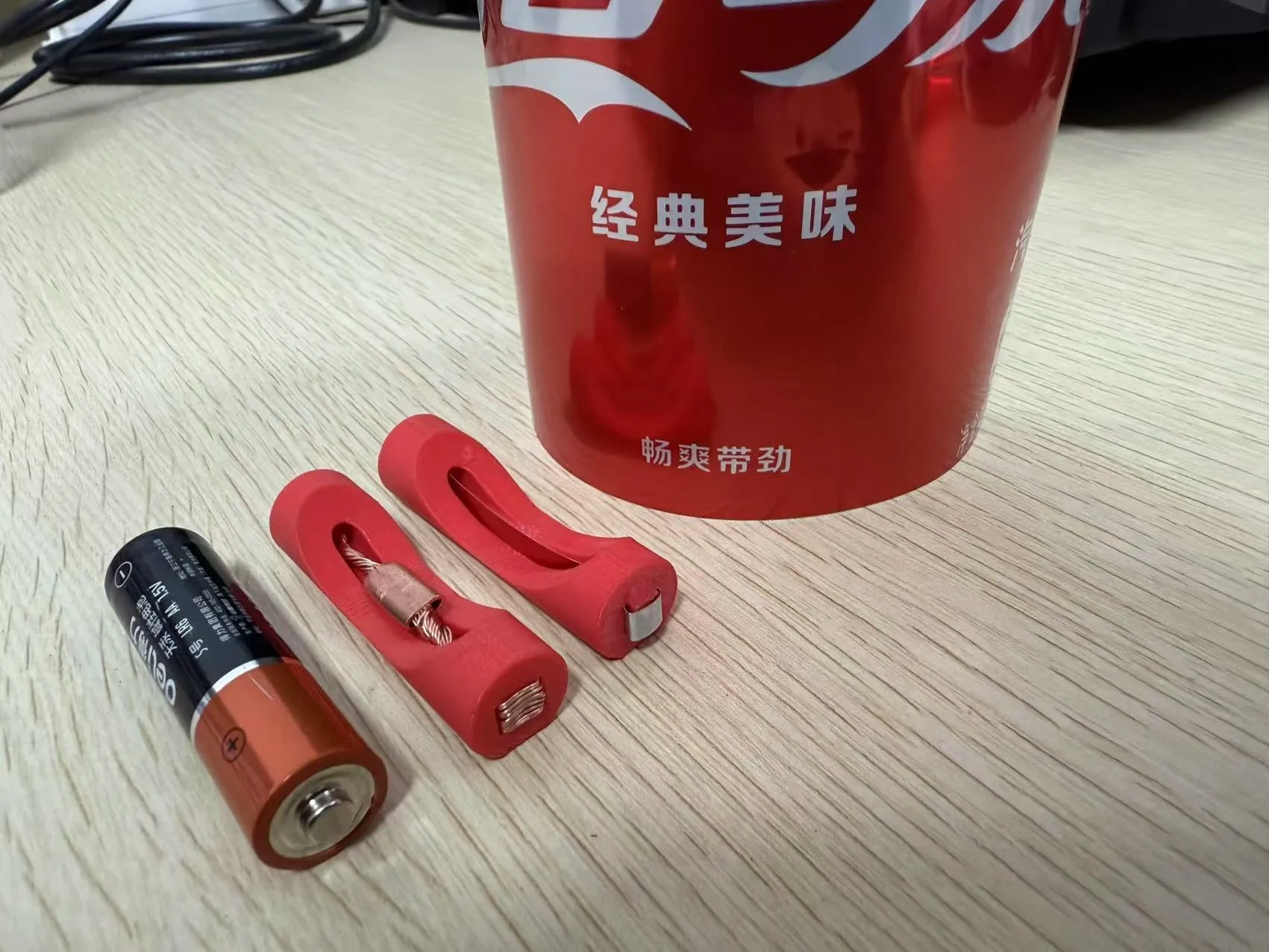 Miniatura 1 do modelo 3D 假电池，五号AA&七号AAA电池，使用废旧电话线、网线及易拉罐