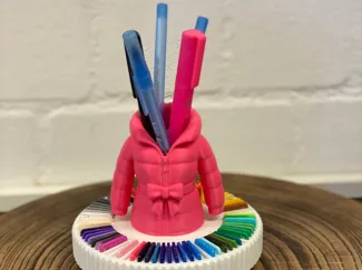Deskbuddy im Stil einer Weiblichen Daunenjacke