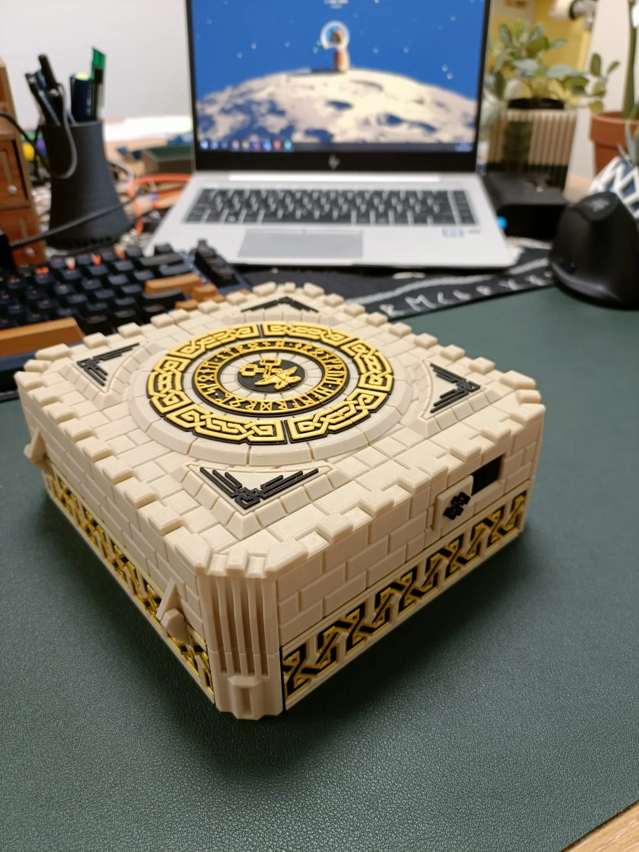 Chest of Superior Tracking - Dwarven Theme view 4