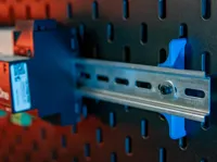 Support rail DIN pour panneau Skadis v2 — photo 2