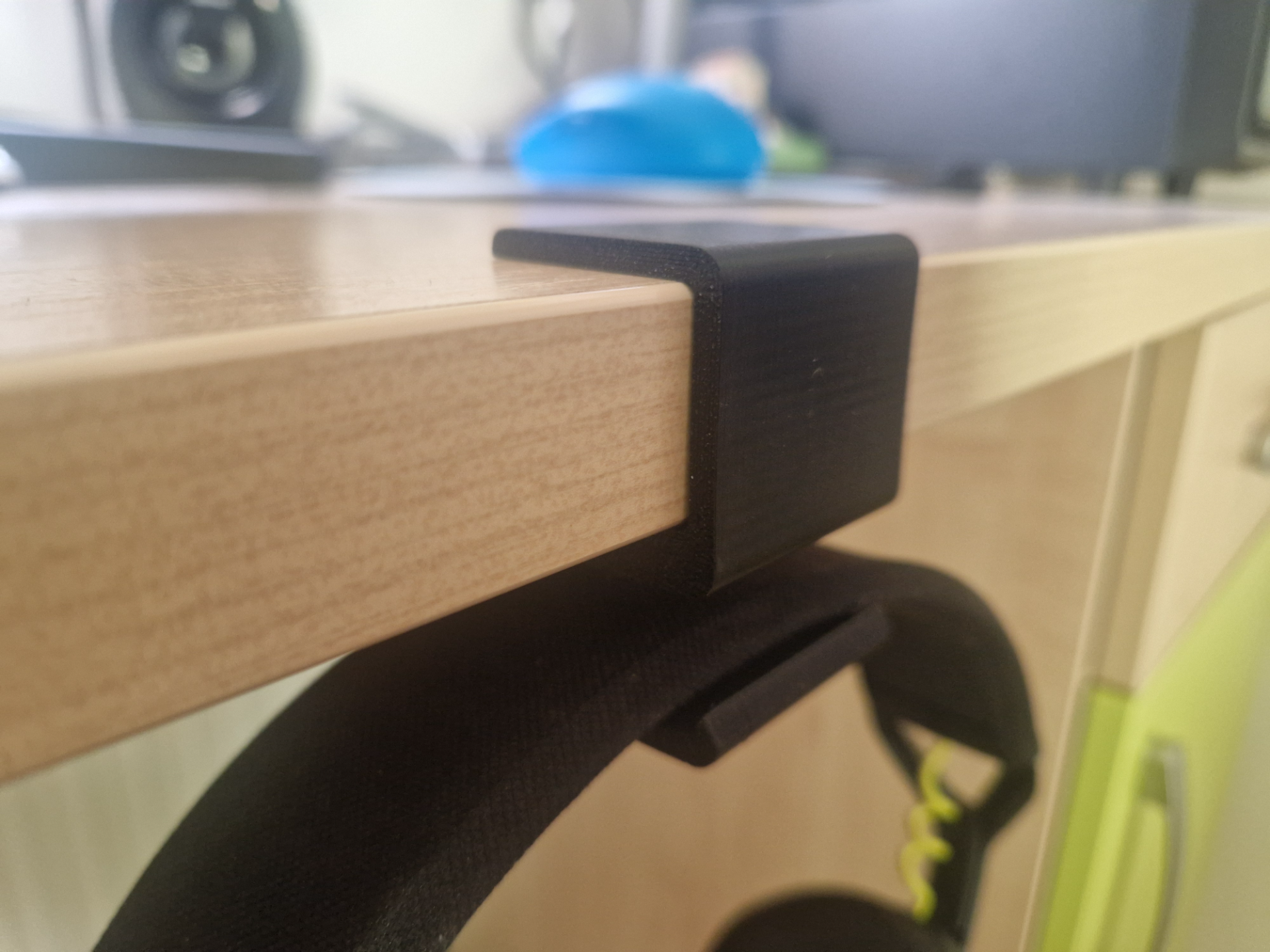 Slim Headphones Holder