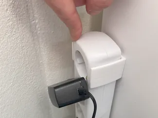 Clip zur Befestigung von Steckdosenleisten