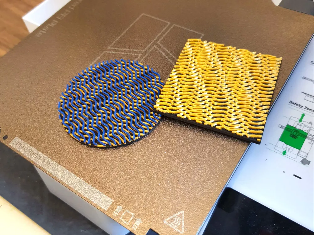 Moiré pattern art / Coasters by HistoricalPiecesandMore - MakerWorld