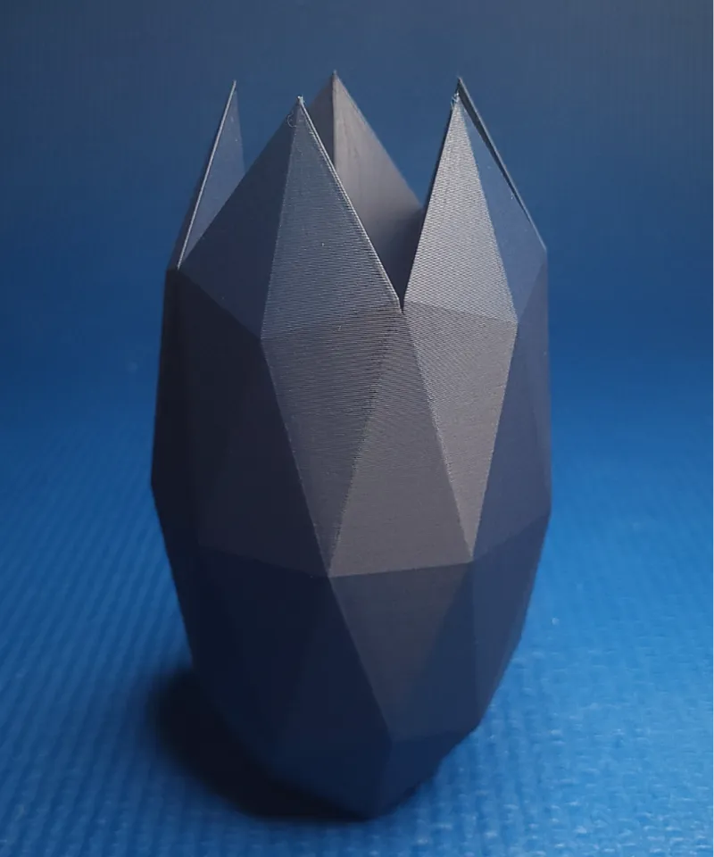 Vase low poli Tulip Star