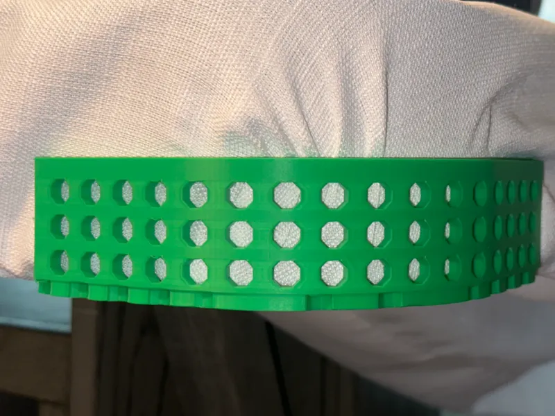 Rounded table - table cloth clamp