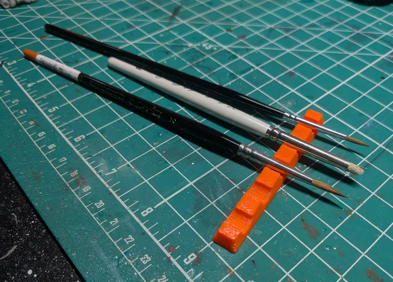 Minimalist Brush Holder