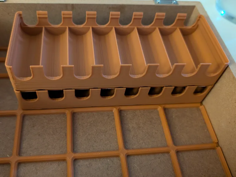 Caja Gridfinity para 8 Bobinas Gütermann