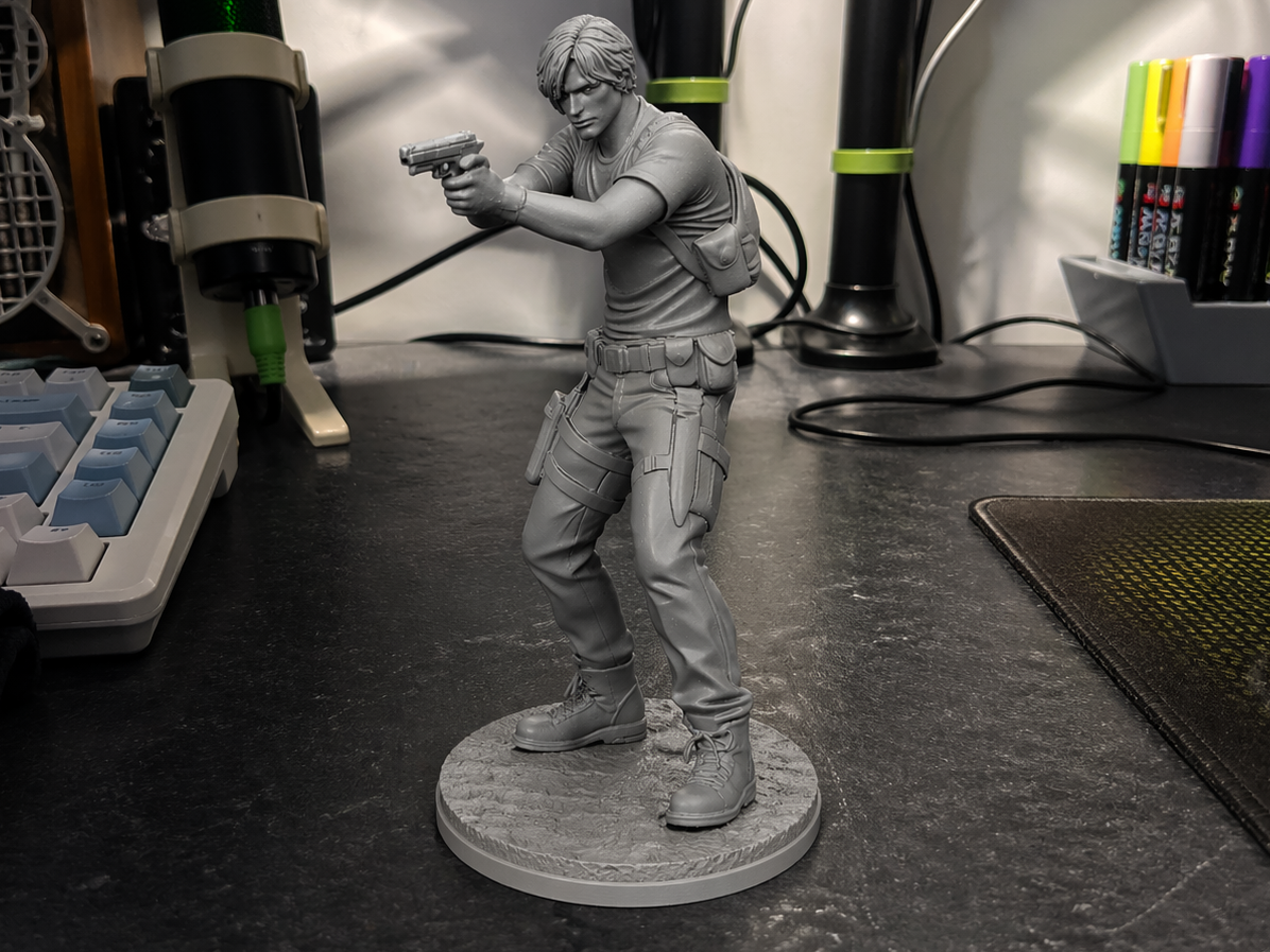 Leon S. Kennedy Resin Figurine | Resident Evil Fan