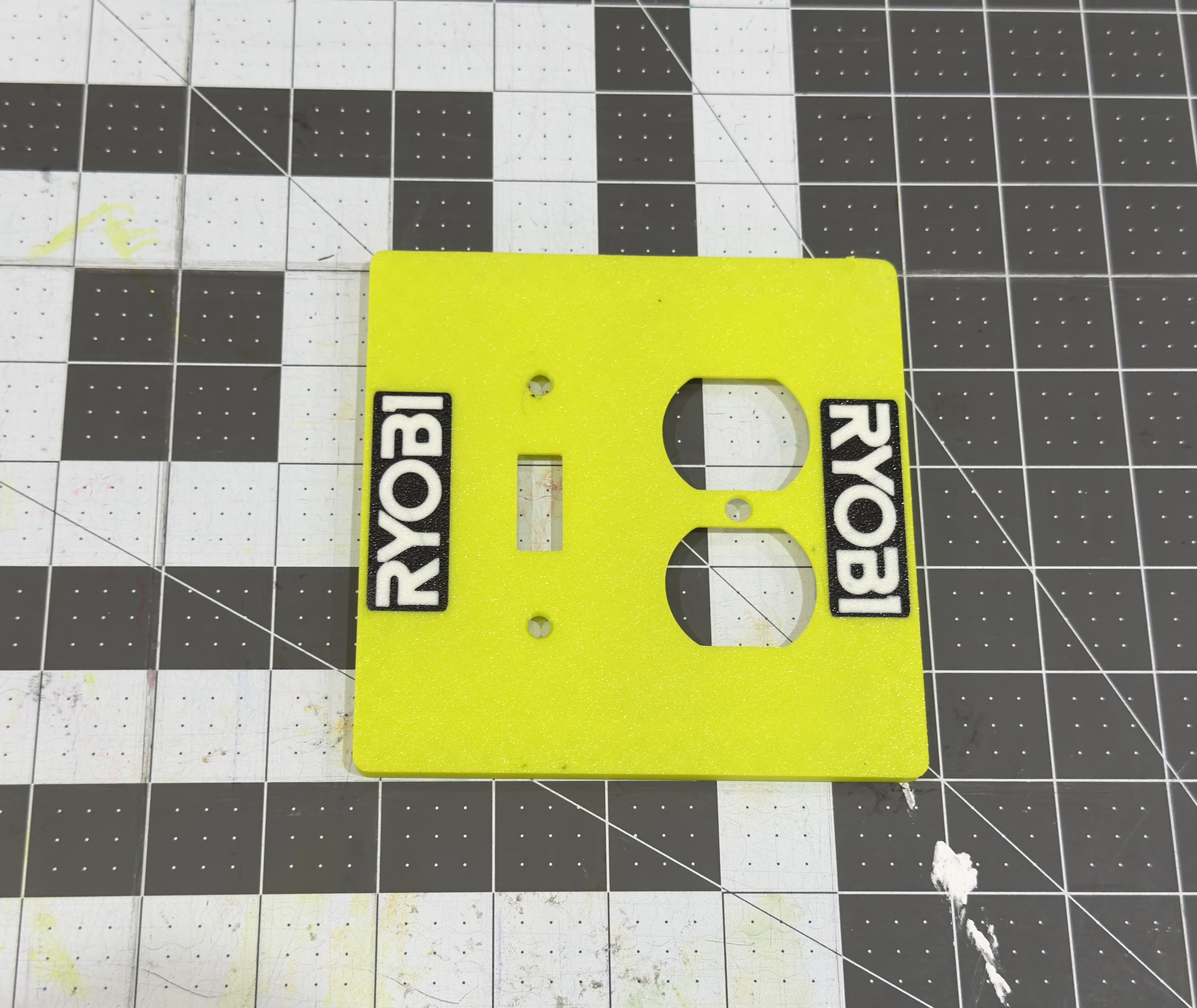 Miniatura 4 do modelo 3D Ryobi Light Switch Plate Set