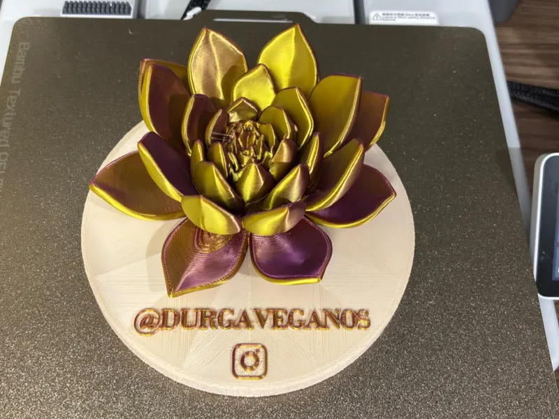 FLOR DE LOTUS EM BASE - PARA MESA