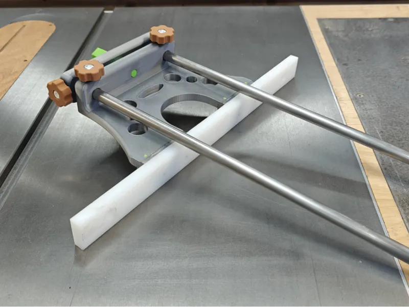 Makita RP2301 Adjustable Edge Guide