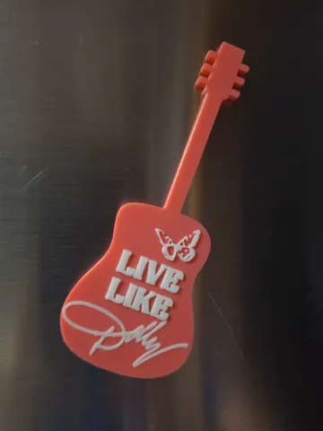 Llavero: Dolly Parton Guitar Fridge Magnet — vista de referencia 2