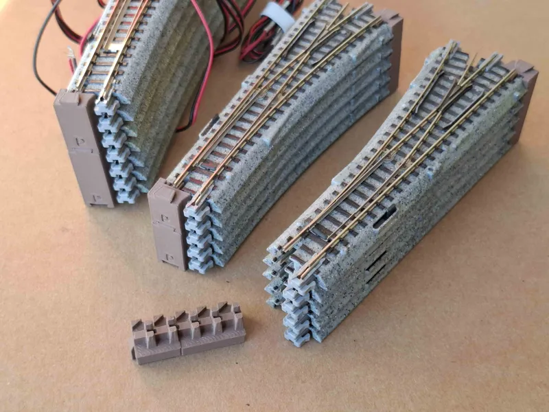Clips for packing KATO points (N-gauge Unitrack)