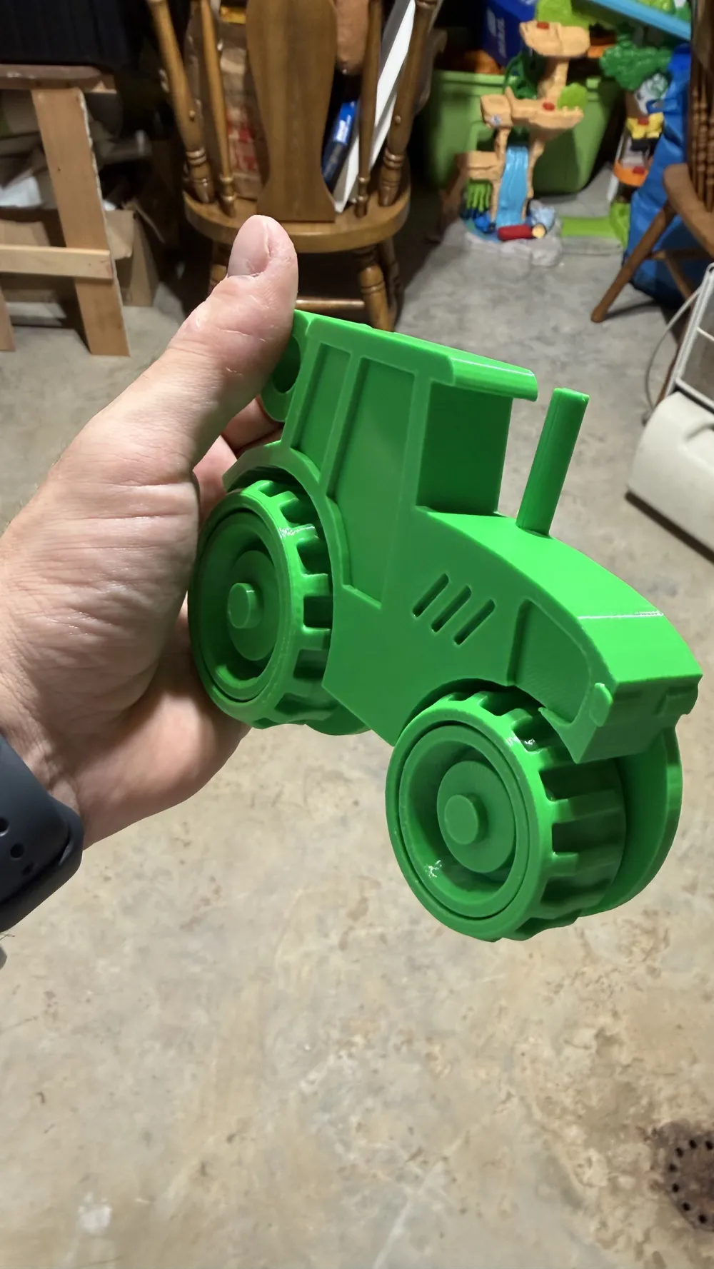 Tractor Spinning Wheels Fidget - Free 3D Print Model - MakerWorld