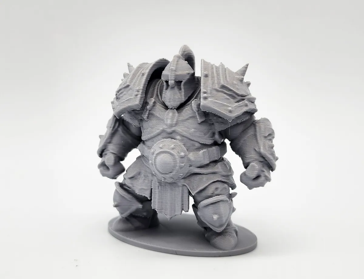 Figurine de nain en armure lourde