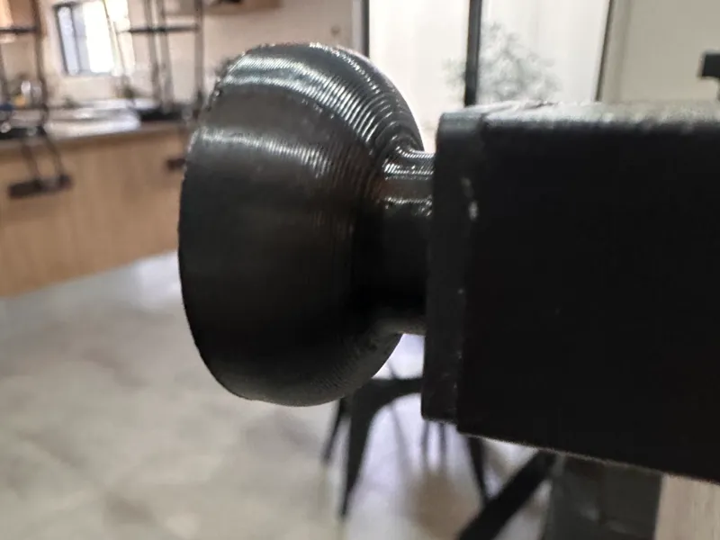 Leveling feet and hole for 6mm