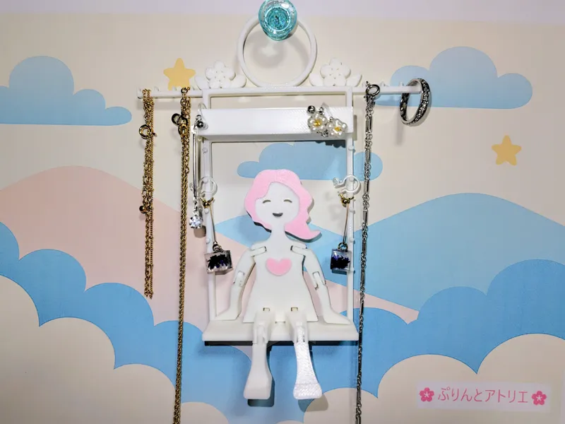 フレキシ女の子とブランコのアクセサリースタンド。人形の世界が広がるジオラマ。撮影やお話ごっこに最適！
