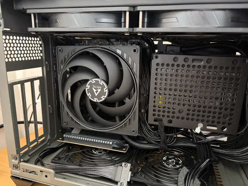 NR200P V2 MAX - Motherboard Fan Mount
