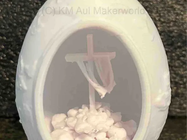 Œuf de Pâques avec croix