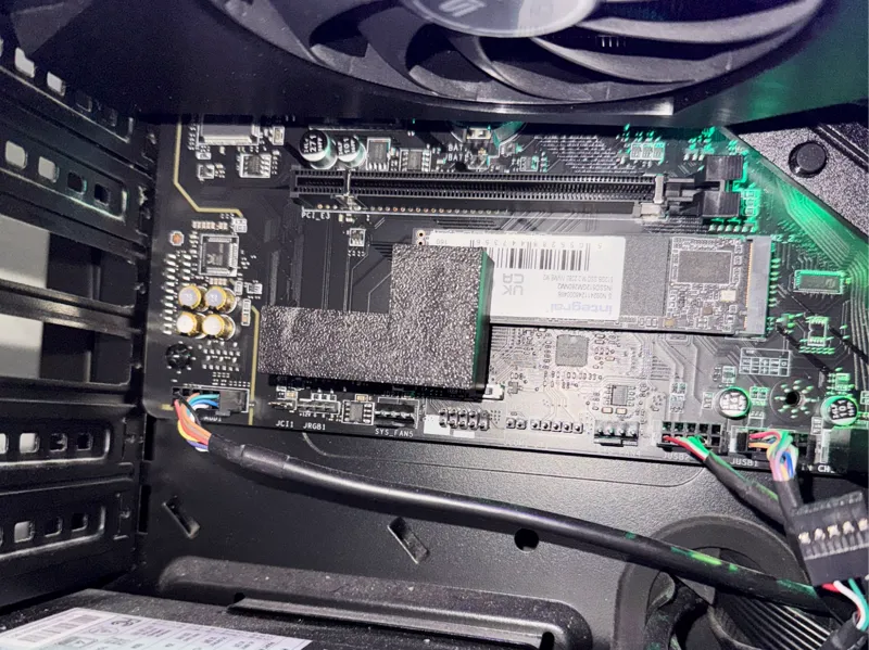 PCI-E SSD holding bracket