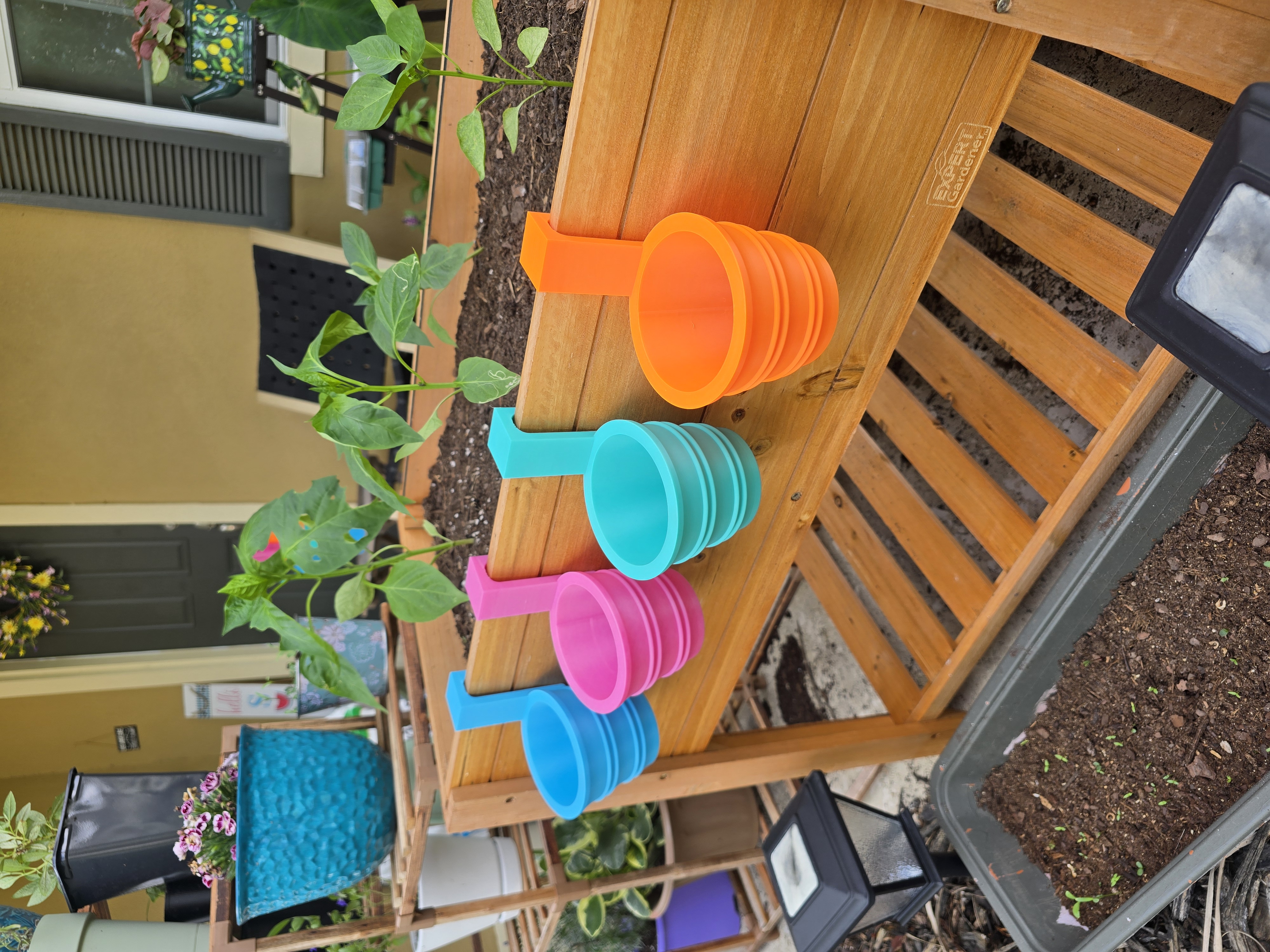 Miniatura 2 do modelo 3D Hanging Flower Pots