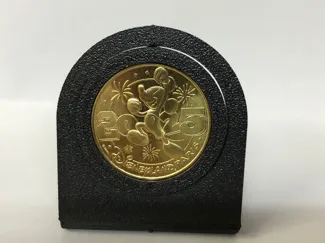 Rotaining coin display for Disney coins 34mm