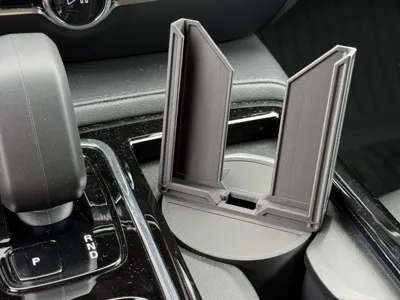 Phone Mount for Volvo V60 - iPhone 16 Pro Max