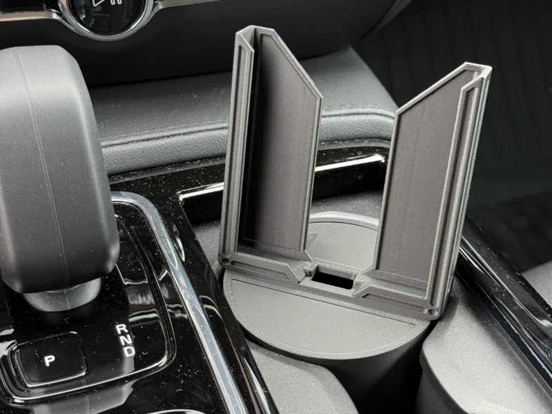 Phone Mount for Volvo V60 - iPhone 16 Pro Max
