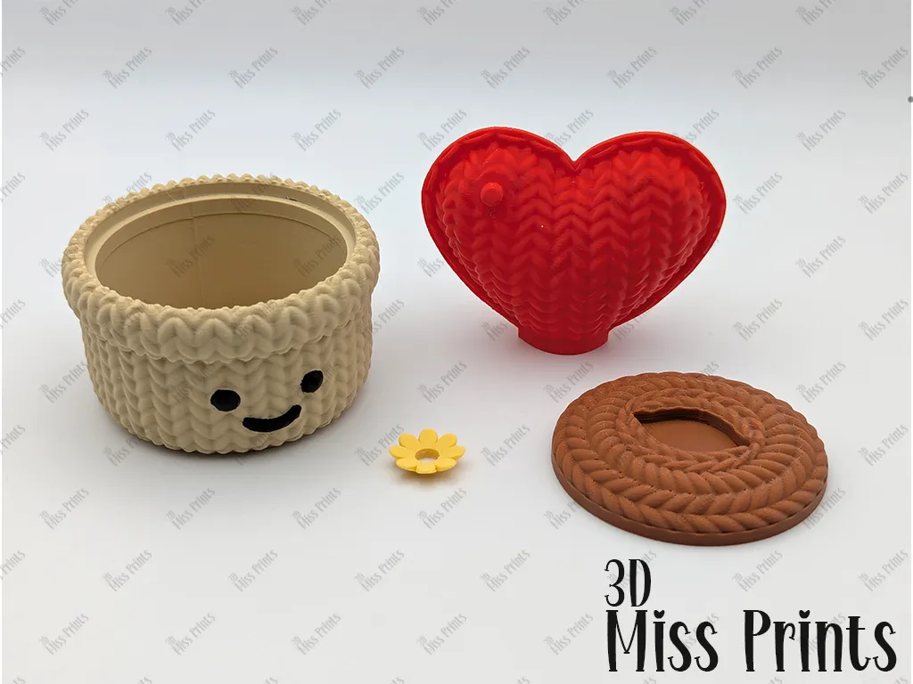 Knitted Love Cactus Pot view 4