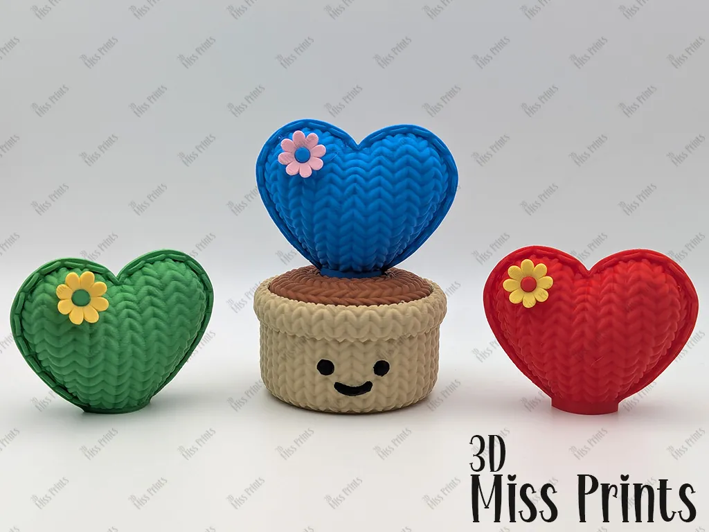 Knitted Love Cactus Pot view 2