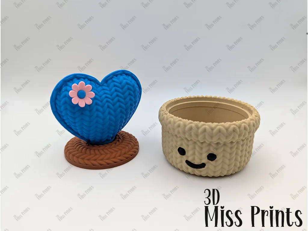 Knitted Love Cactus Pot view 3