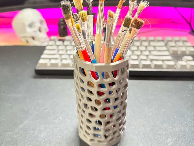 container for brushes, pencils or pens