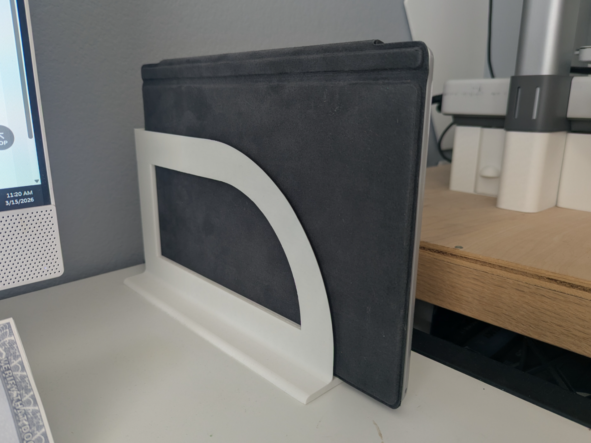 Charging dock for Microsoft Surface Pro (5th gen)