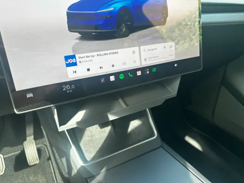 Organizador: Hidden Dashboard Drawer for Tesla Model Y 2026 — referencia de MakerWorld