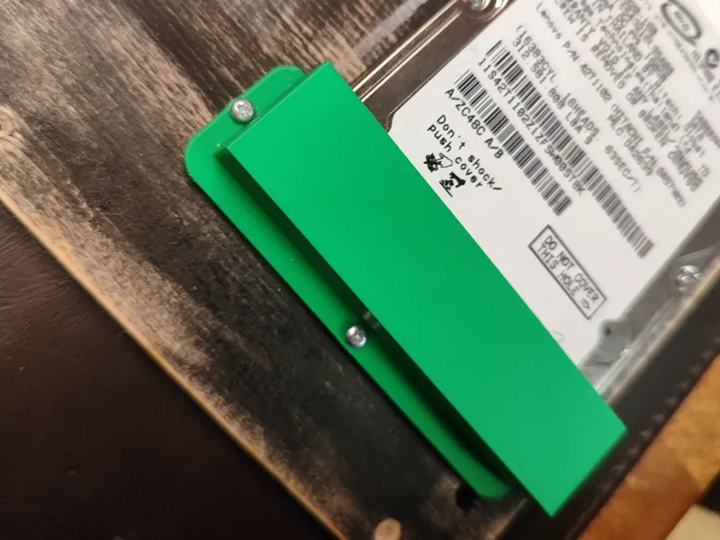 SSD or HDD mount to plate with screw holes