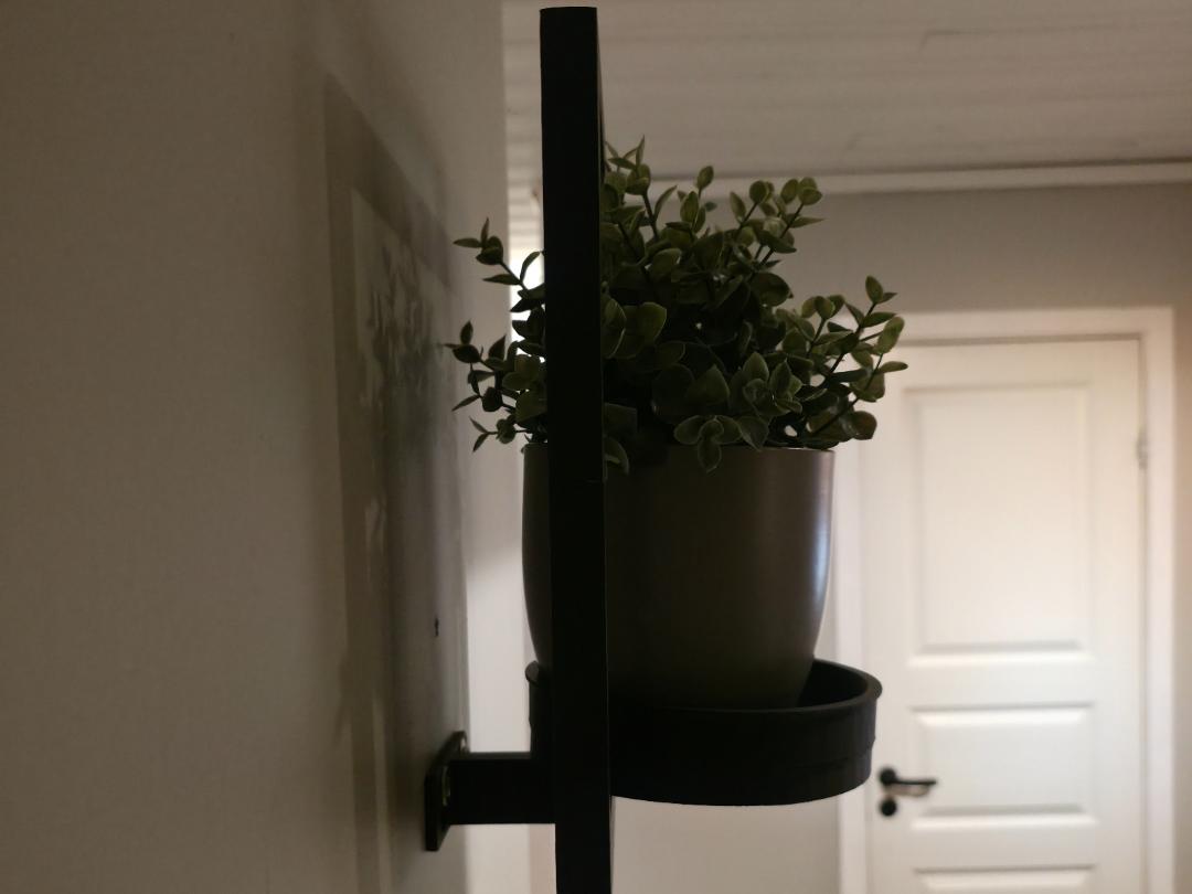 The Floating Frame: One Rack, Infinite Vibes